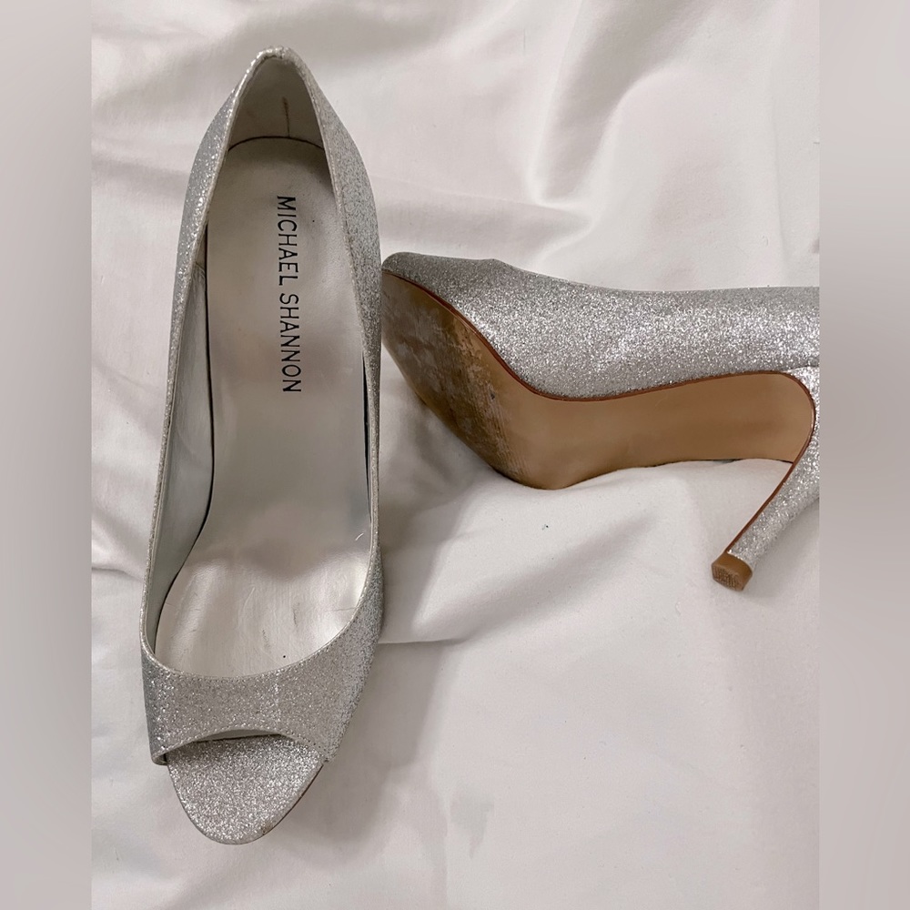 Sparkly Silver Heels that are perfect for your upcoming holiday party!  Size 10